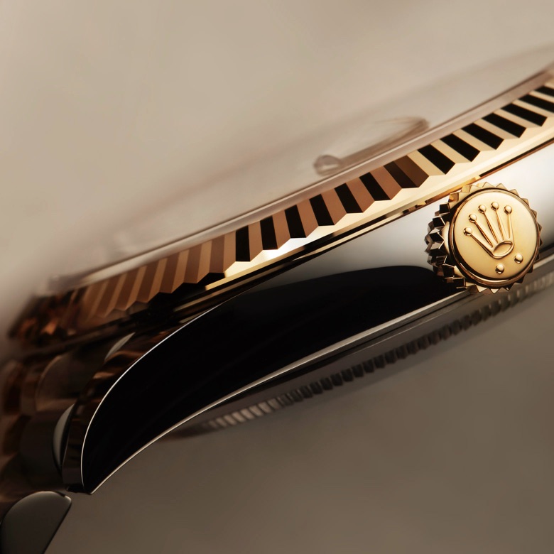 discover-rolex-watches-1945_oyster_perpetual_datejust_1802jva_m126333_0010_1802jva_002-portrait